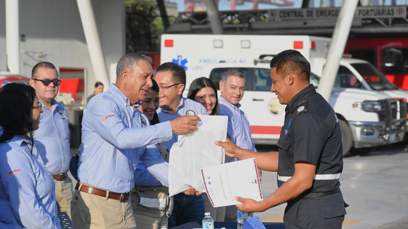 RECONOCE ASIPONA A SUS BOMBEROS DESTACADOS